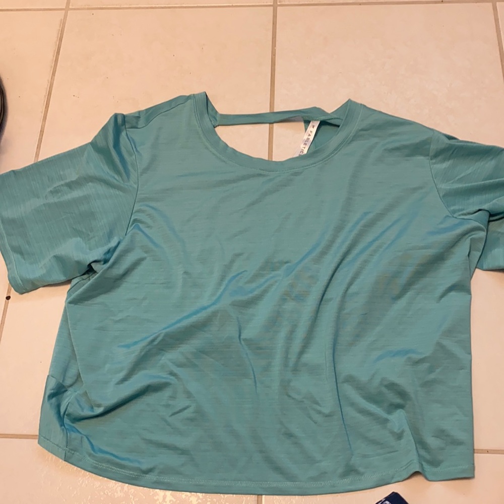 Fabletics women’s short sleeve shirt